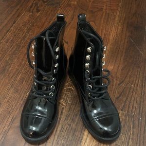 Patent leather black boots sz 7 Steve Madden